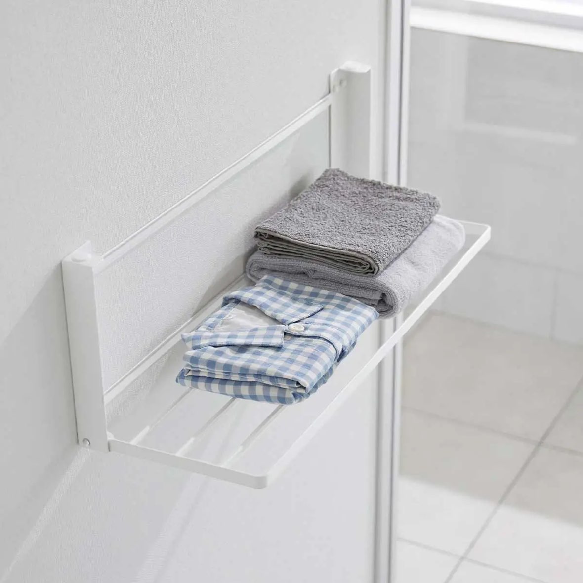 山崎実業株式会社 TOWER ウォールオリタタミバスタオルラック WH 1941