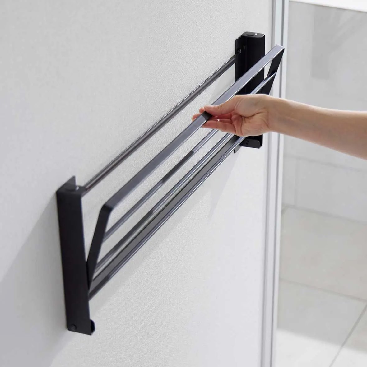 山崎実業株式会社 TOWER ウォールオリタタミバスタオルラック WH 1941